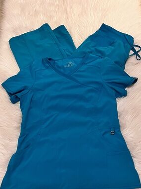 Women's Teal V-Neck Medical Scrub Top - Classic Fit- b 137